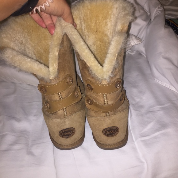 Emu Boots - Picture 2 of 4